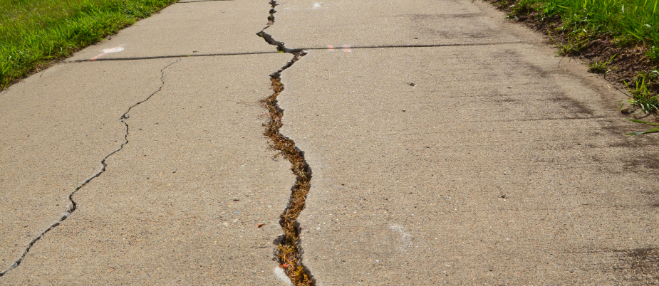 premises liability hazard crack in pavement
